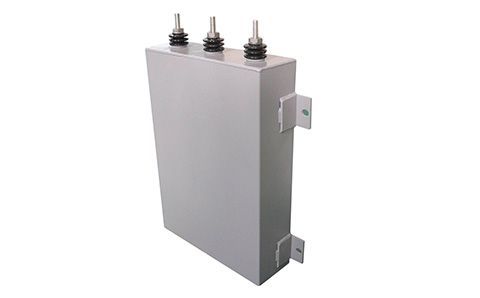 電容器的容量大小與什么有關(guān)？為什么？